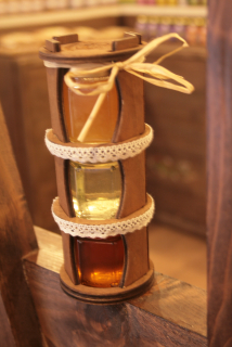 Turnuleț tradițional de lemn cu 3 specialități de miere 